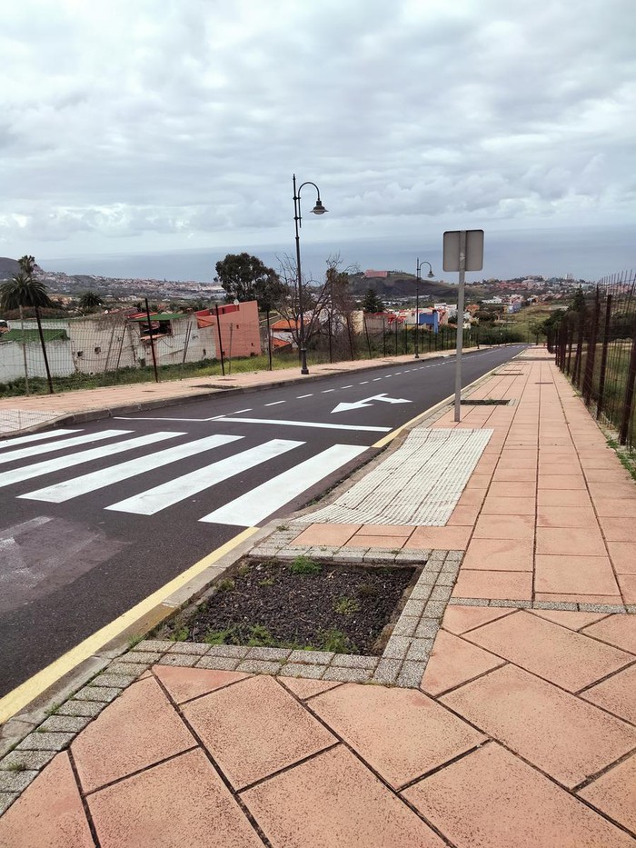 Pregunta acerca de la mejora de la seguridad para los peatones y la instalación de aparatos para la realización de ejercicios en las carreteras de La Luz y La&nbsp;Perdoma